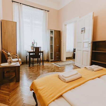 Budapest Folk Apartment 60Sm Spacious And Bright Luaran gambar