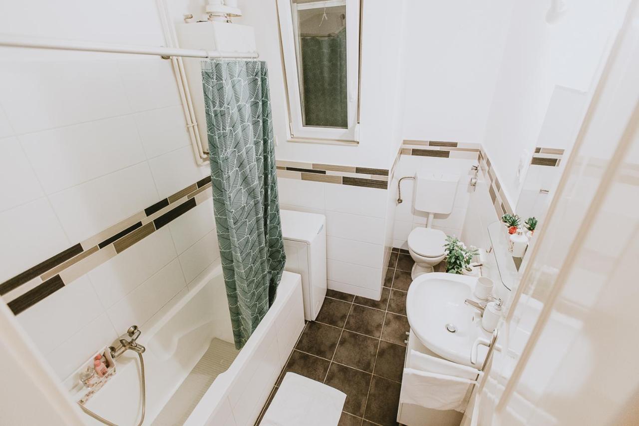Budapest Folk Apartment 60Sm Spacious And Bright Luaran gambar