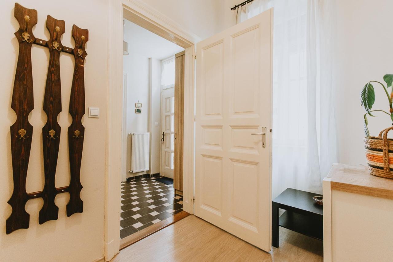 Budapest Folk Apartment 60Sm Spacious And Bright Luaran gambar