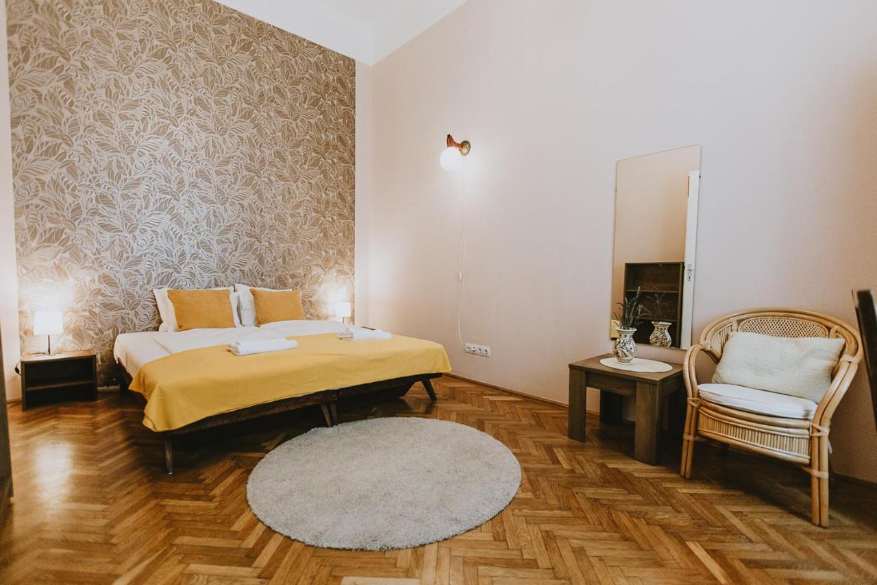 Budapest Folk Apartment 60Sm Spacious And Bright Luaran gambar