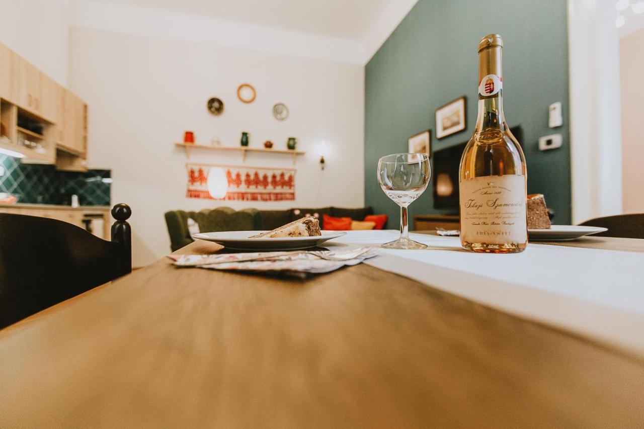 Budapest Folk Apartment 60Sm Spacious And Bright Luaran gambar