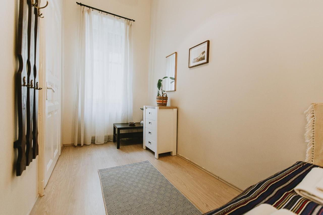 Budapest Folk Apartment 60Sm Spacious And Bright Luaran gambar