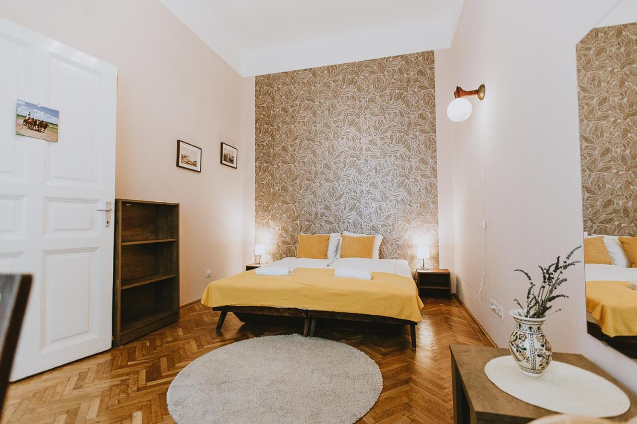 Budapest Folk Apartment 60Sm Spacious And Bright Luaran gambar